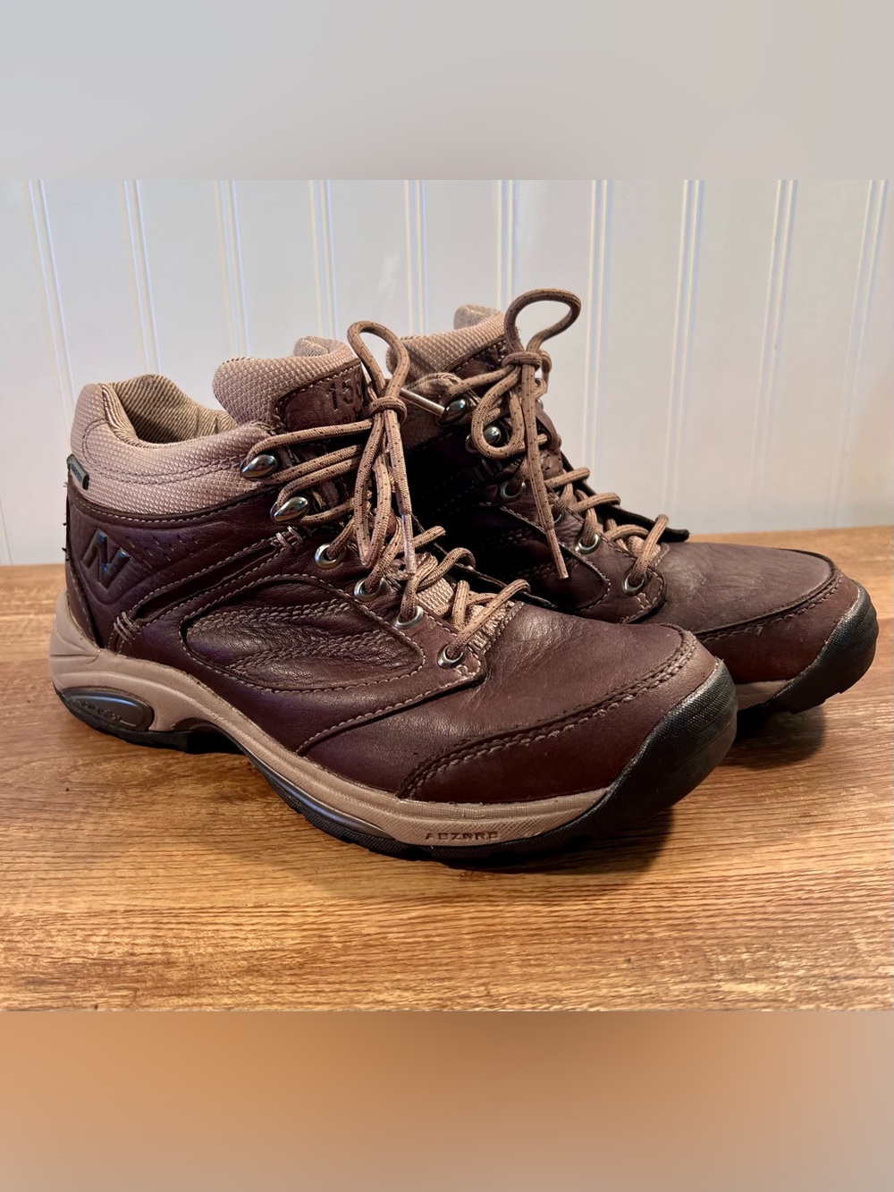 New Balance Brown Lace-Up Women's Hiking Boots Size 9